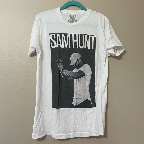 Tops - Sam Hunt 15 in a 30 Tour Shirt Size Medium